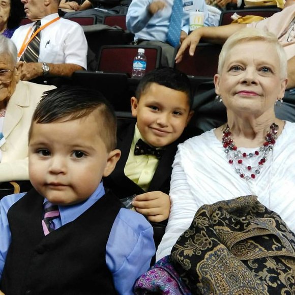 Meet your Posher, Debbie - Picture 2 of 5